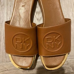DKNY Baby Slid Sandal Dark Cognac